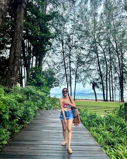 Surbhi Jyoti feet photo thumbnail