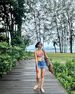 Surbhi Jyoti feet photo thumbnail