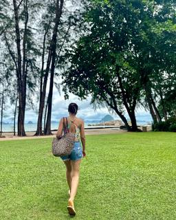 Surbhi Jyoti feet photo thumbnail