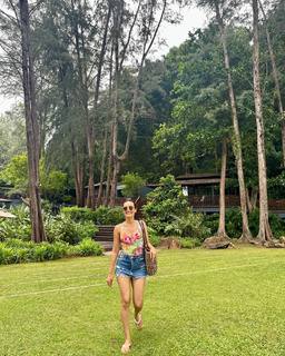 Surbhi Jyoti feet photo thumbnail