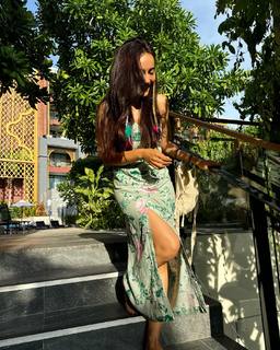 Surbhi Jyoti feet photo thumbnail