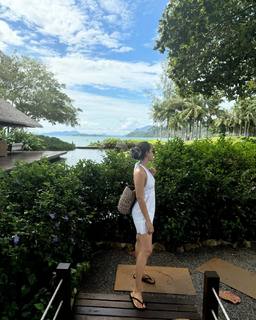 Surbhi Jyoti feet photo thumbnail