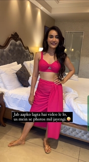 Surbhi Jyoti feet photo thumbnail