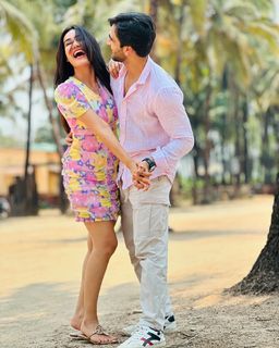 Surbhi Jyoti feet photo thumbnail