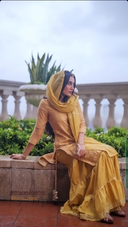 Surbhi Jyoti feet photo thumbnail