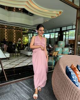 Surbhi Jyoti feet photo thumbnail