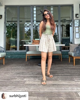 Surbhi Jyoti feet photo thumbnail