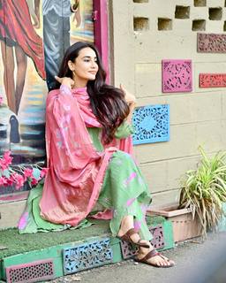 Surbhi Jyoti feet photo thumbnail