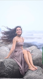 Surbhi Jyoti feet photo thumbnail