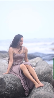 Surbhi Jyoti feet photo thumbnail