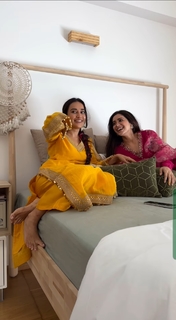 Surbhi Jyoti feet photo thumbnail