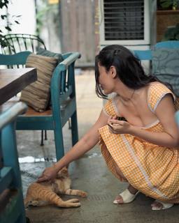 Surbhi Jyoti feet photo thumbnail