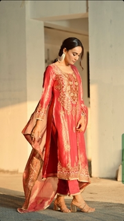 Surbhi Jyoti feet photo thumbnail