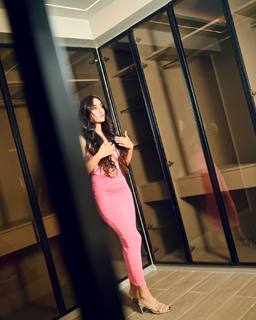 Surbhi Jyoti feet photo thumbnail