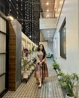 Surbhi Jyoti feet photo thumbnail