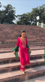 Surbhi Jyoti feet photo thumbnail