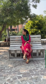 Surbhi Jyoti feet photo thumbnail