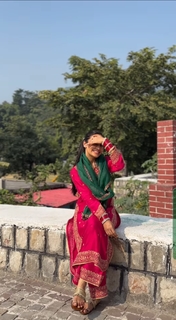 Surbhi Jyoti feet photo thumbnail