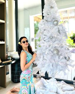 Surbhi Jyoti feet photo thumbnail