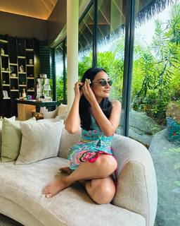 Surbhi Jyoti feet photo thumbnail