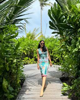 Surbhi Jyoti feet photo thumbnail