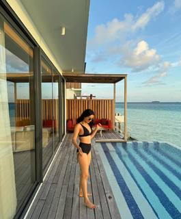 Surbhi Jyoti feet photo thumbnail