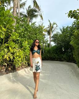 Surbhi Jyoti feet photo thumbnail