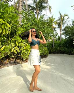 Surbhi Jyoti feet photo thumbnail