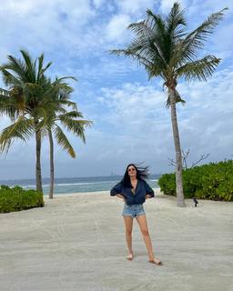 Surbhi Jyoti feet photo thumbnail