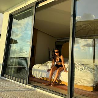 Surbhi Jyoti feet photo thumbnail