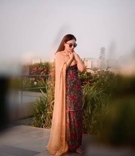 Surbhi Jyoti feet photo thumbnail