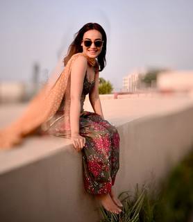 Surbhi Jyoti feet photo thumbnail