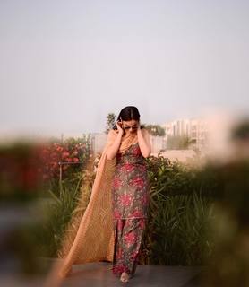 Surbhi Jyoti feet photo thumbnail