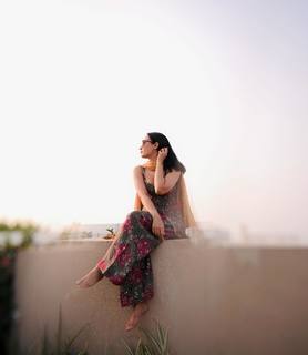 Surbhi Jyoti feet photo thumbnail