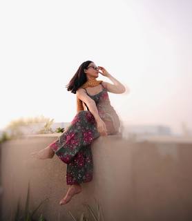 Surbhi Jyoti feet photo thumbnail