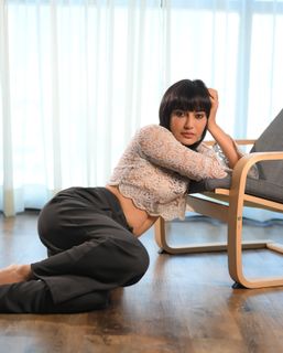 Surbhi Jyoti feet photo thumbnail