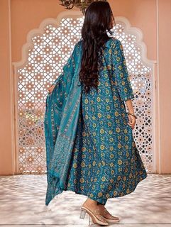 Surbhi Jyoti feet photo thumbnail