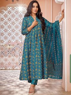 Surbhi Jyoti feet photo thumbnail