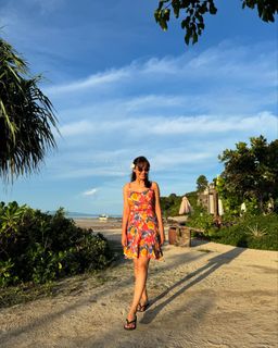 Surbhi Jyoti feet photo thumbnail