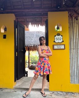 Surbhi Jyoti feet photo thumbnail