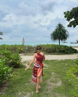 Surbhi Jyoti feet photo thumbnail