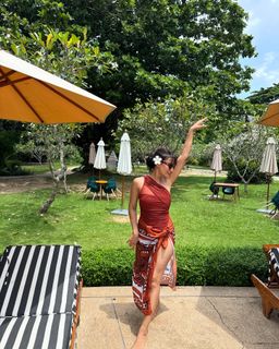 Surbhi Jyoti feet photo thumbnail