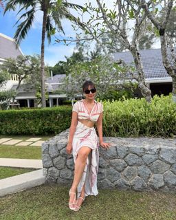 Surbhi Jyoti feet photo thumbnail