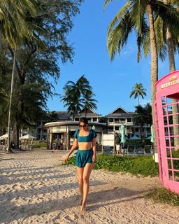 Surbhi Jyoti feet photo thumbnail