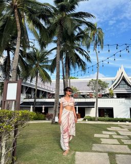 Surbhi Jyoti feet photo thumbnail