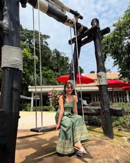 Surbhi Jyoti feet photo thumbnail