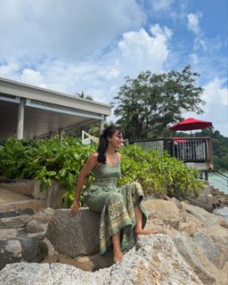 Surbhi Jyoti feet photo thumbnail