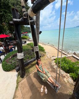 Surbhi Jyoti feet photo thumbnail