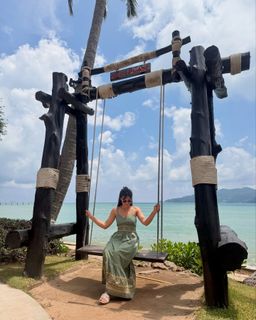 Surbhi Jyoti feet photo thumbnail