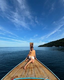 Surbhi Jyoti feet photo thumbnail